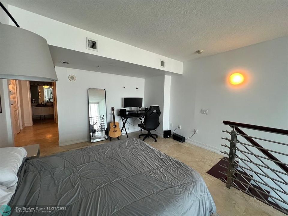 For Rent: $3,200 (1 beds, 1 baths, 981 Square Feet)