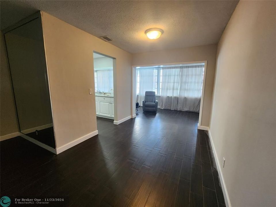 For Rent: $2,500 (2 beds, 2 baths, 1293 Square Feet)