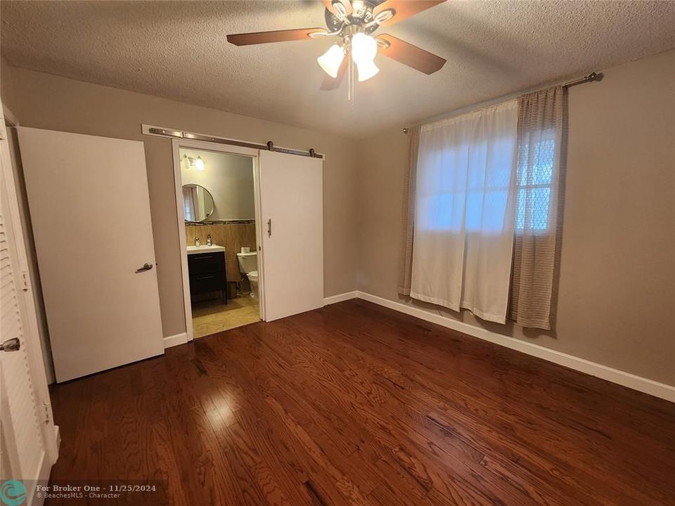 For Rent: $2,500 (2 beds, 2 baths, 1293 Square Feet)