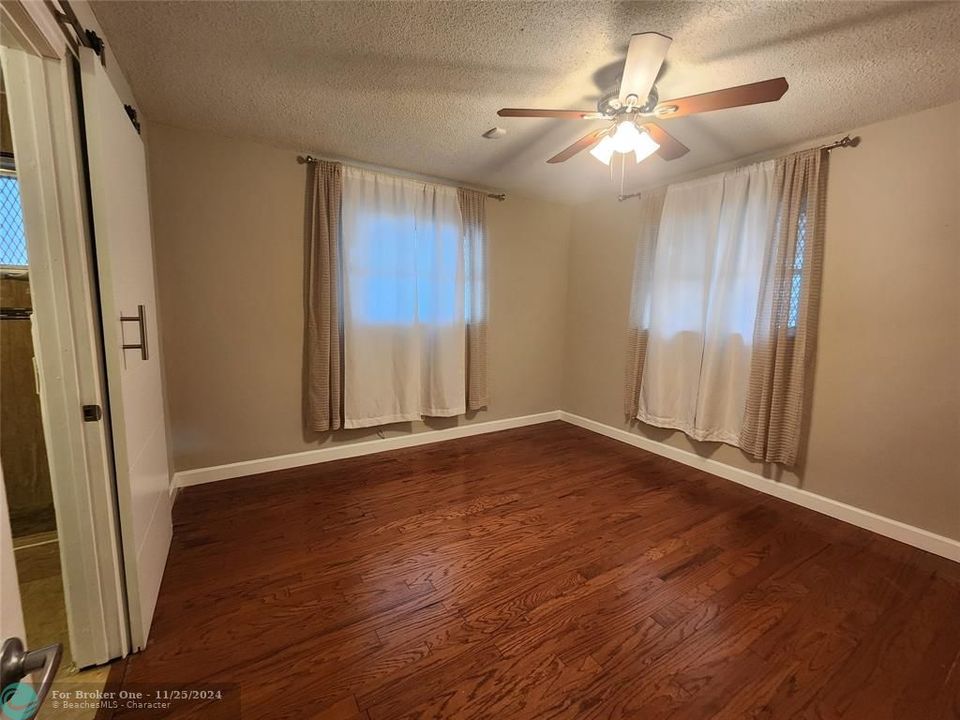 For Rent: $2,500 (2 beds, 2 baths, 1293 Square Feet)