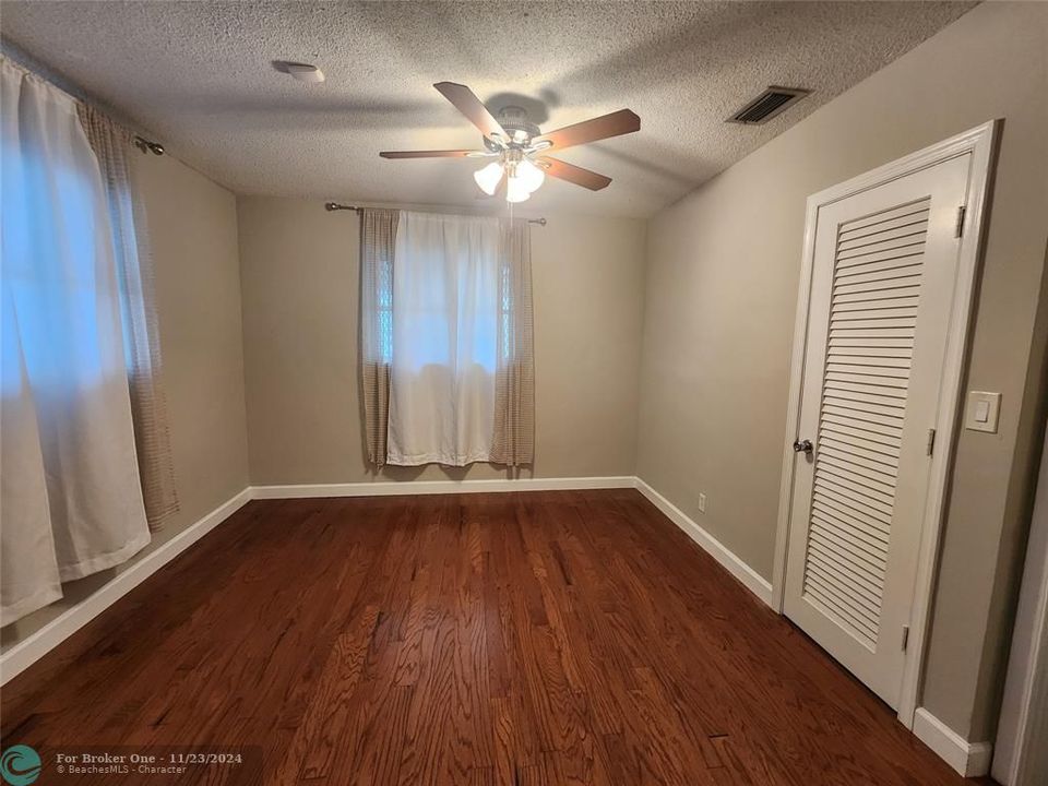 For Rent: $2,500 (2 beds, 2 baths, 1293 Square Feet)