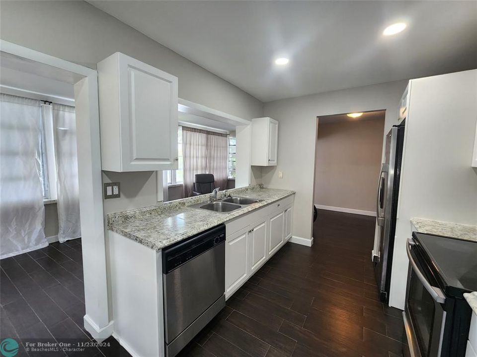 For Rent: $2,500 (2 beds, 2 baths, 1293 Square Feet)