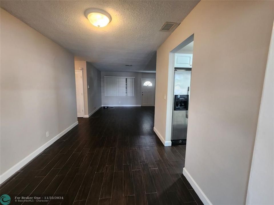 For Rent: $2,500 (2 beds, 2 baths, 1293 Square Feet)