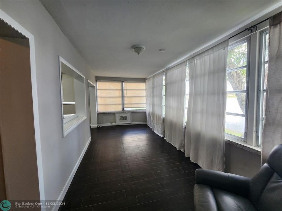 For Rent: $2,500 (2 beds, 2 baths, 1293 Square Feet)