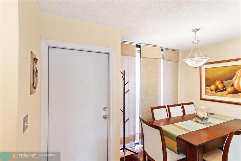 For Sale: $315,000 (2 beds, 2 baths, 1300 Square Feet)