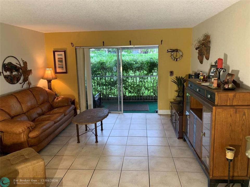 For Sale: $239,900 (2 beds, 2 baths, 1179 Square Feet)