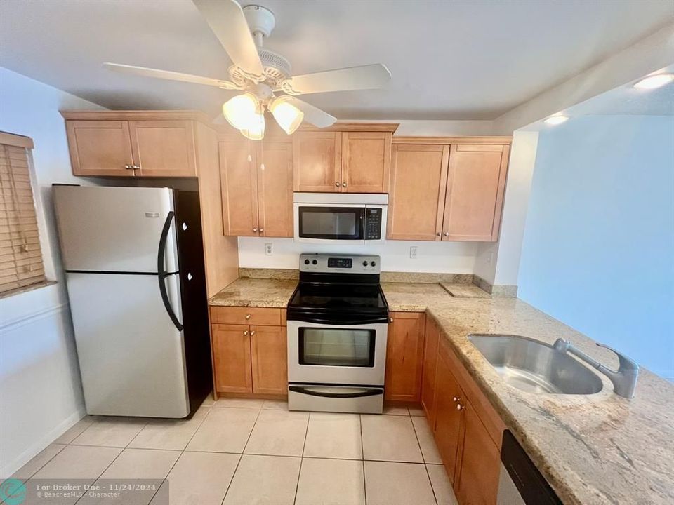 For Sale: $264,900 (2 beds, 2 baths, 980 Square Feet)