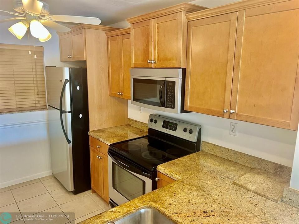 For Sale: $264,900 (2 beds, 2 baths, 980 Square Feet)