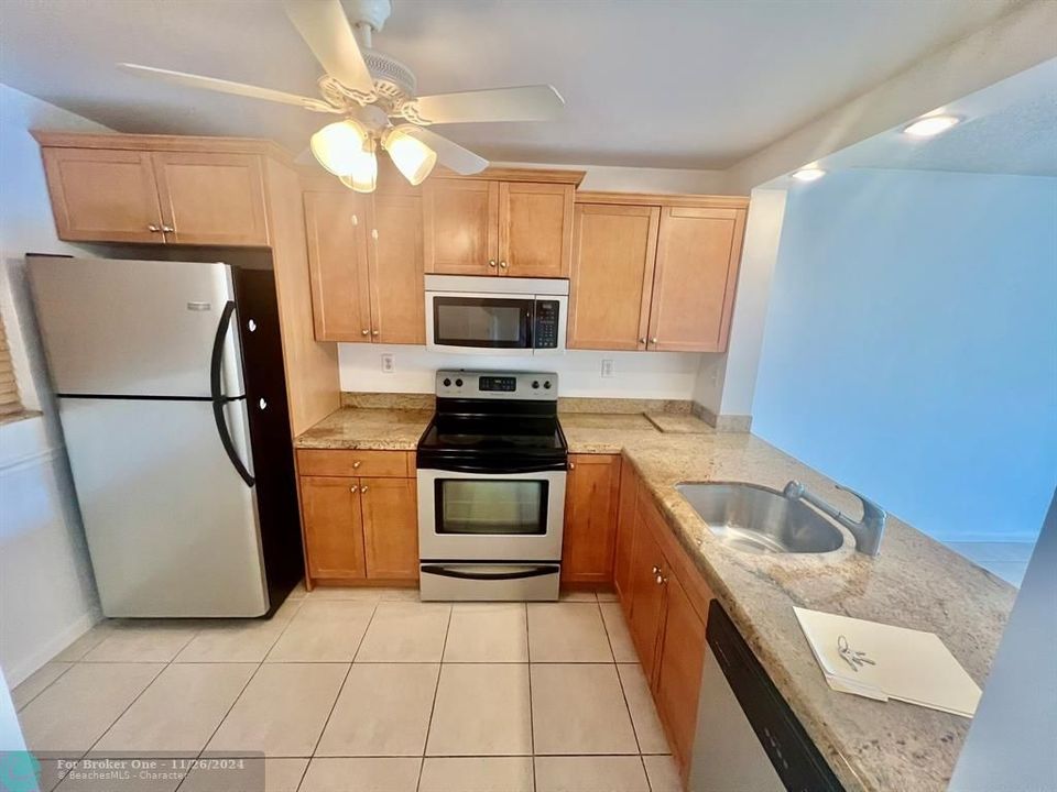 For Sale: $264,900 (2 beds, 2 baths, 980 Square Feet)