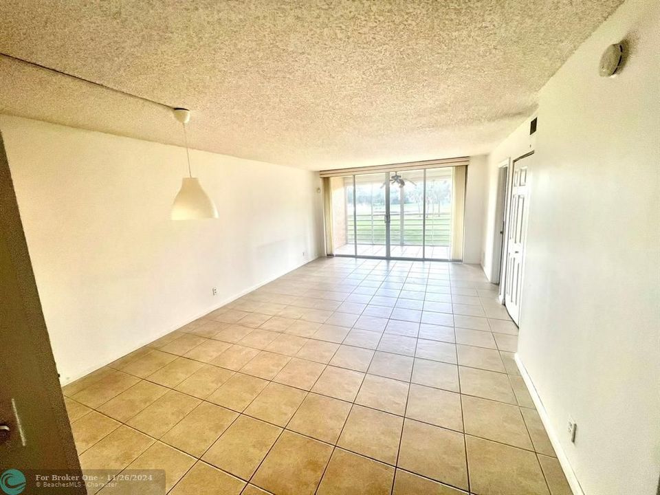 For Sale: $264,900 (2 beds, 2 baths, 980 Square Feet)