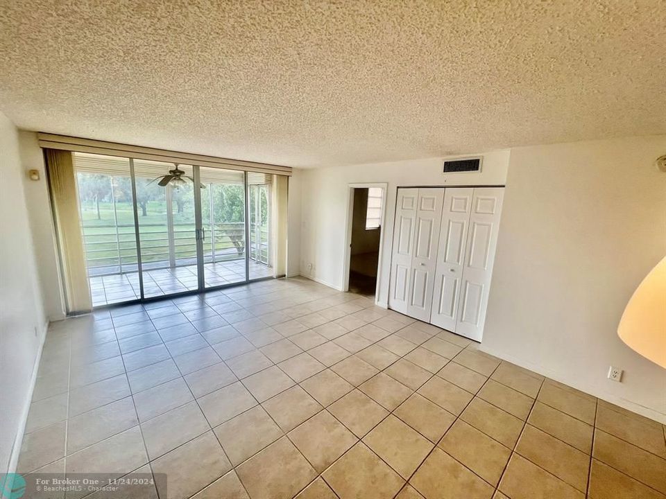 For Sale: $264,900 (2 beds, 2 baths, 980 Square Feet)