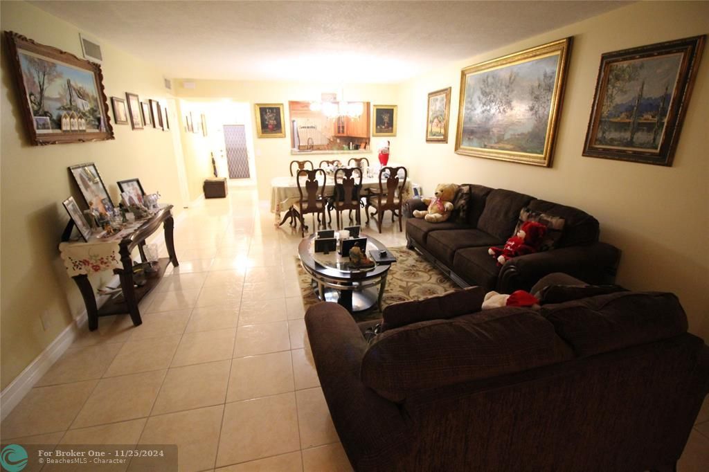 For Sale: $220,000 (2 beds, 2 baths, 1159 Square Feet)