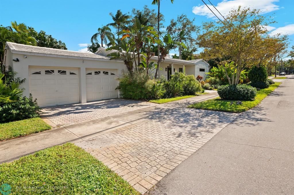 For Sale: $1,338,000 (3 beds, 2 baths, 1927 Square Feet)