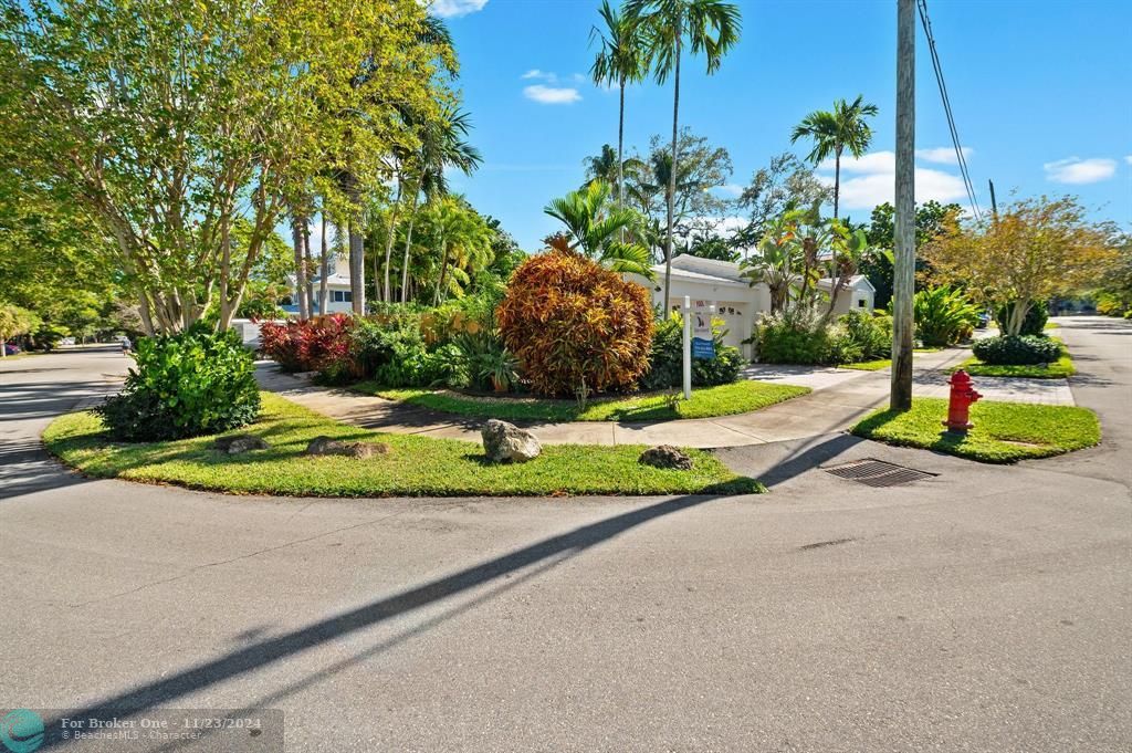 For Sale: $1,338,000 (3 beds, 2 baths, 1927 Square Feet)