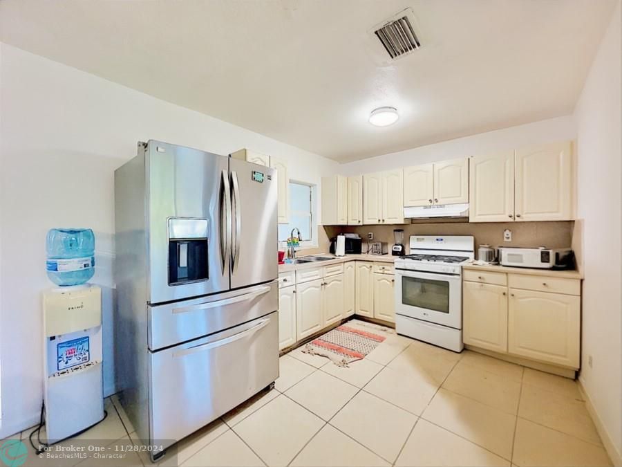 For Sale: $399,900 (3 beds, 2 baths, 1155 Square Feet)