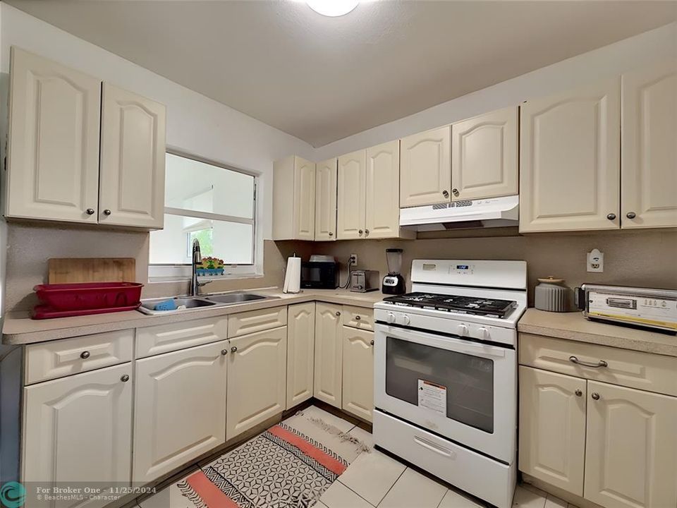 For Sale: $399,900 (3 beds, 2 baths, 1155 Square Feet)