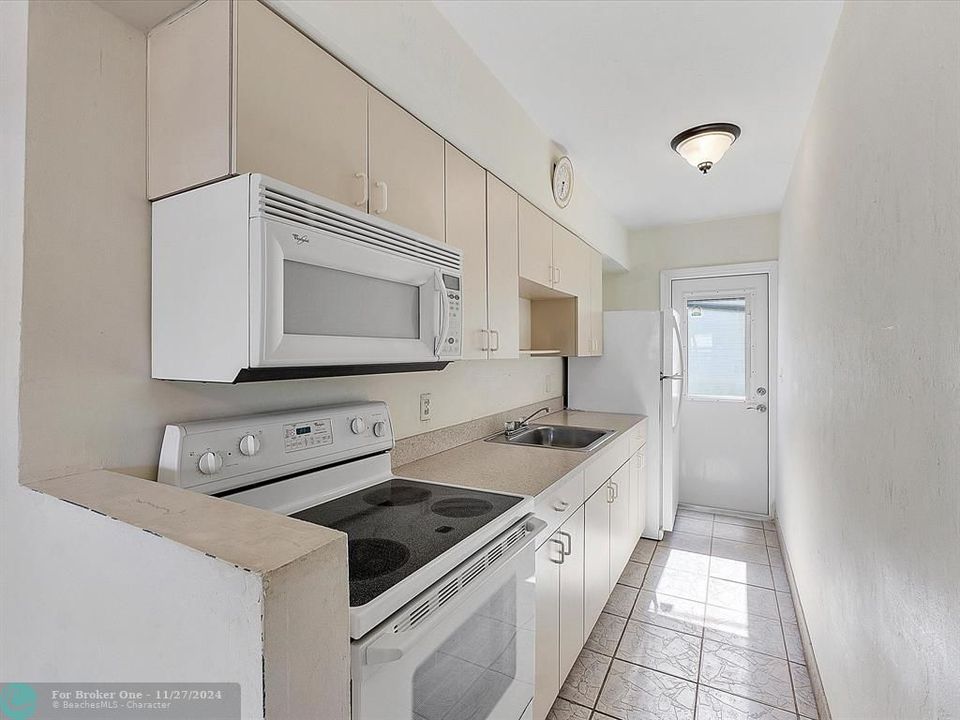 For Sale: $275,000 (2 beds, 2 baths, 1150 Square Feet)