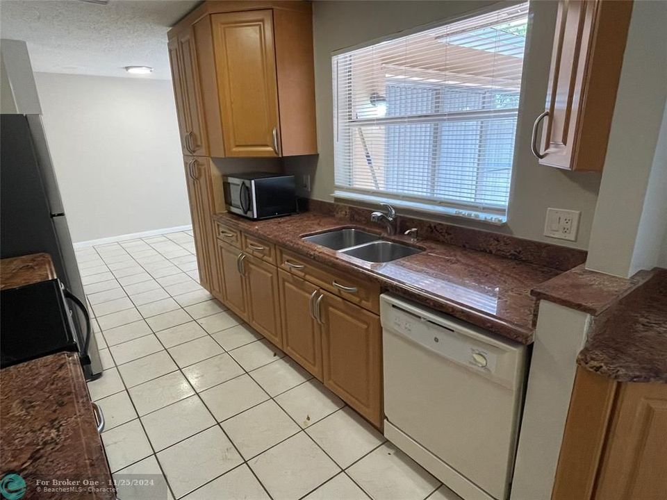 For Rent: $2,950 (3 beds, 2 baths, 1530 Square Feet)