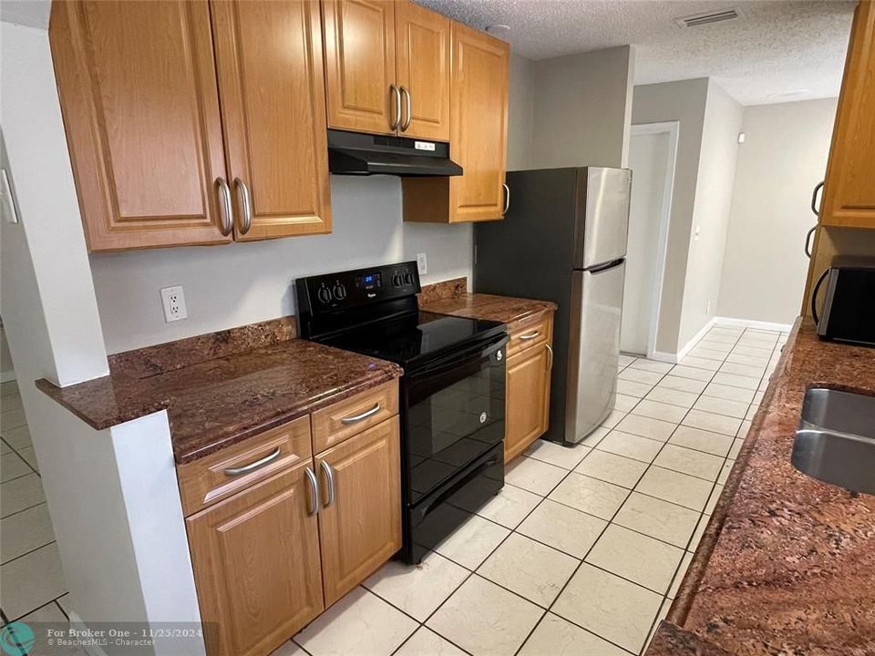 For Rent: $2,950 (3 beds, 2 baths, 1530 Square Feet)