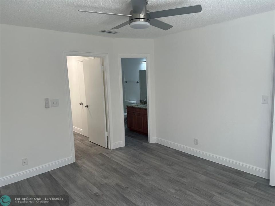 For Rent: $2,200 (2 beds, 2 baths, 974 Square Feet)