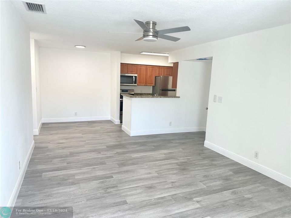 For Rent: $2,200 (2 beds, 2 baths, 974 Square Feet)