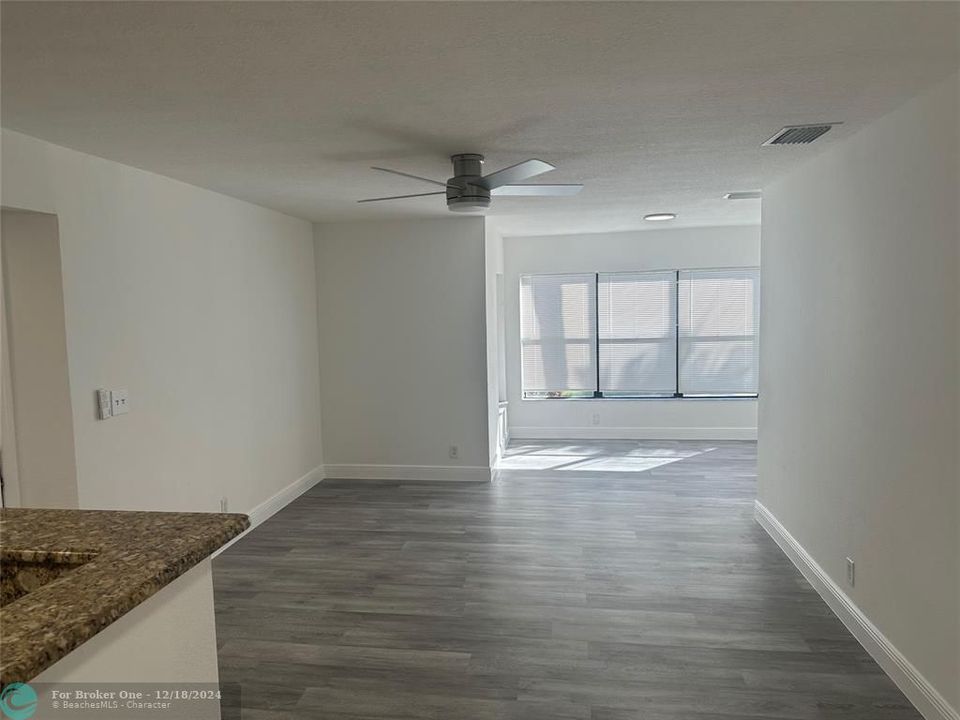 For Rent: $2,200 (2 beds, 2 baths, 974 Square Feet)