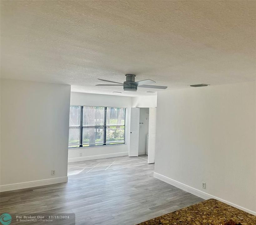 For Rent: $2,200 (2 beds, 2 baths, 974 Square Feet)