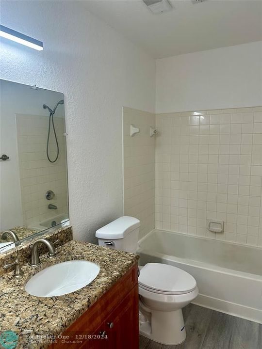 For Rent: $2,200 (2 beds, 2 baths, 974 Square Feet)