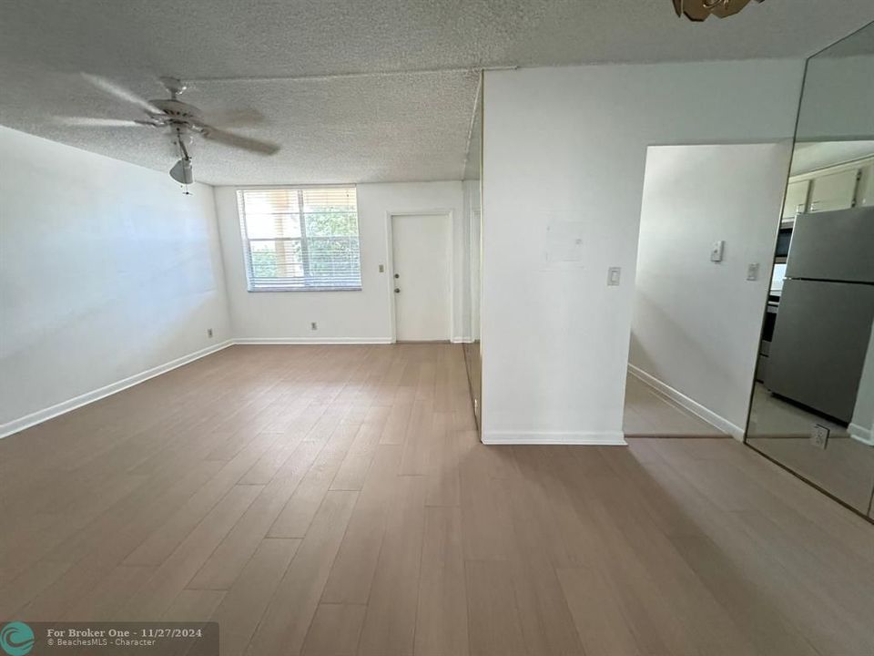 For Sale: $197,000 (1 beds, 1 baths, 690 Square Feet)