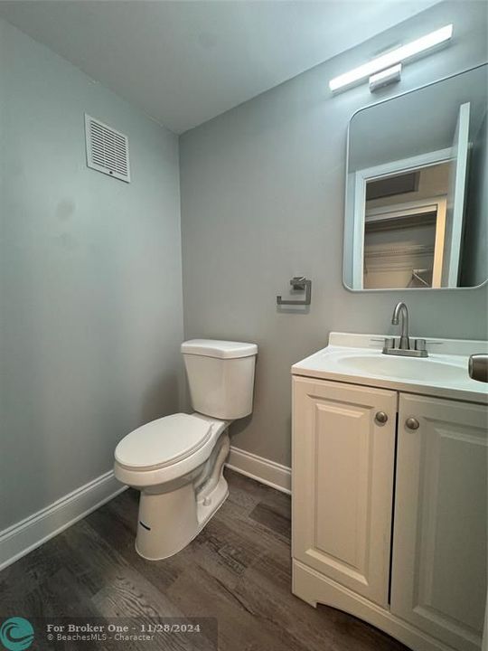 For Sale: $119,900 (1 beds, 1 baths, 705 Square Feet)