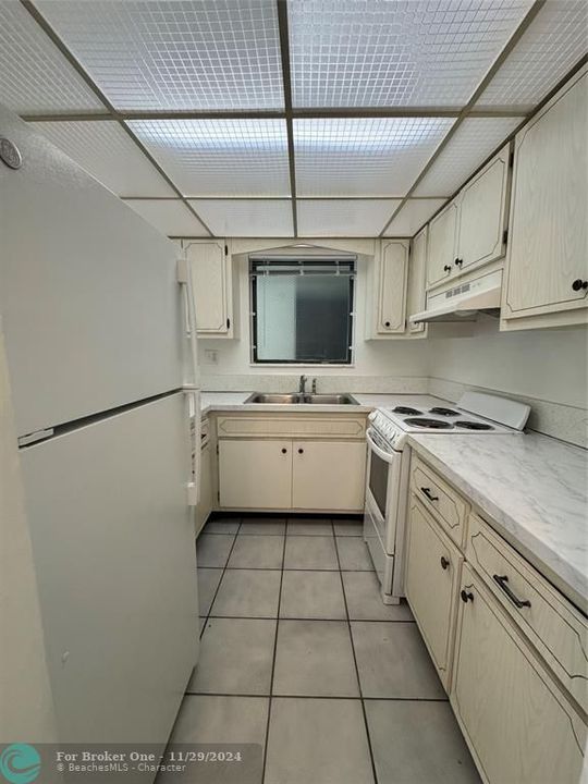 For Rent: $1,800 (1 beds, 1 baths, 750 Square Feet)