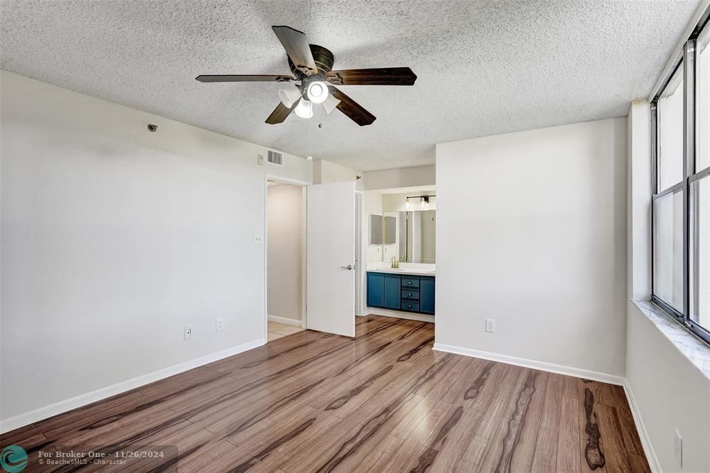 For Sale: $360,000 (2 beds, 2 baths, 1160 Square Feet)