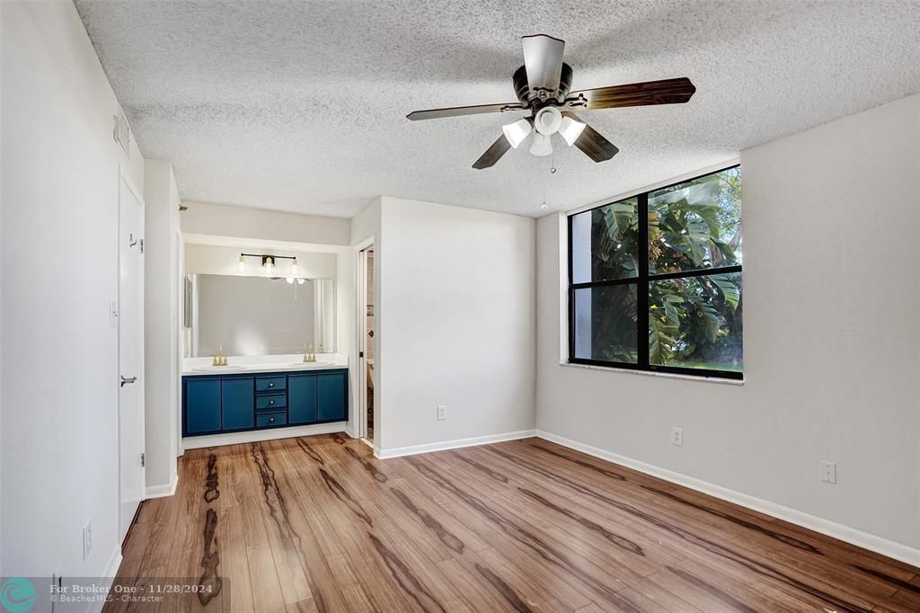 For Sale: $360,000 (2 beds, 2 baths, 1160 Square Feet)