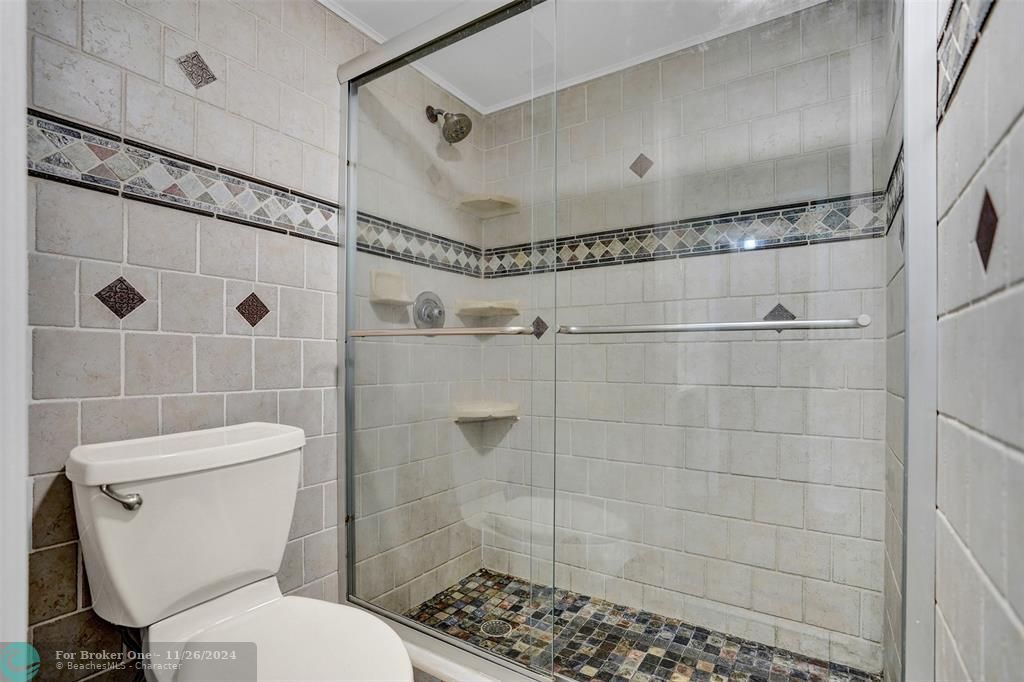 For Sale: $360,000 (2 beds, 2 baths, 1160 Square Feet)