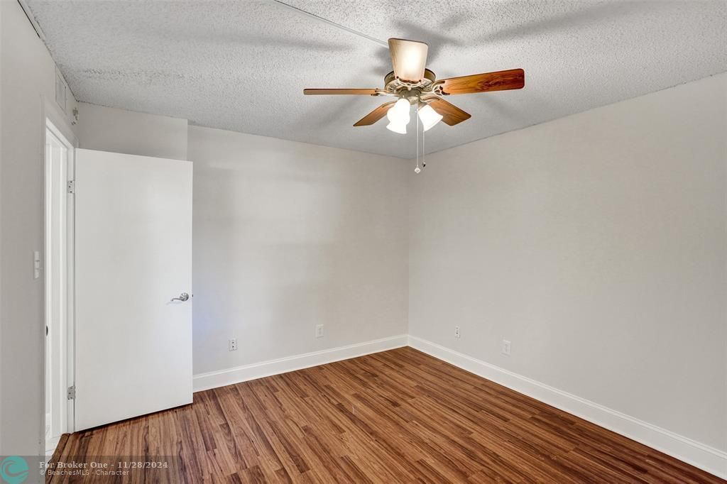 For Sale: $360,000 (2 beds, 2 baths, 1160 Square Feet)