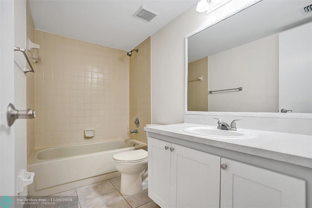 For Sale: $360,000 (2 beds, 2 baths, 1160 Square Feet)