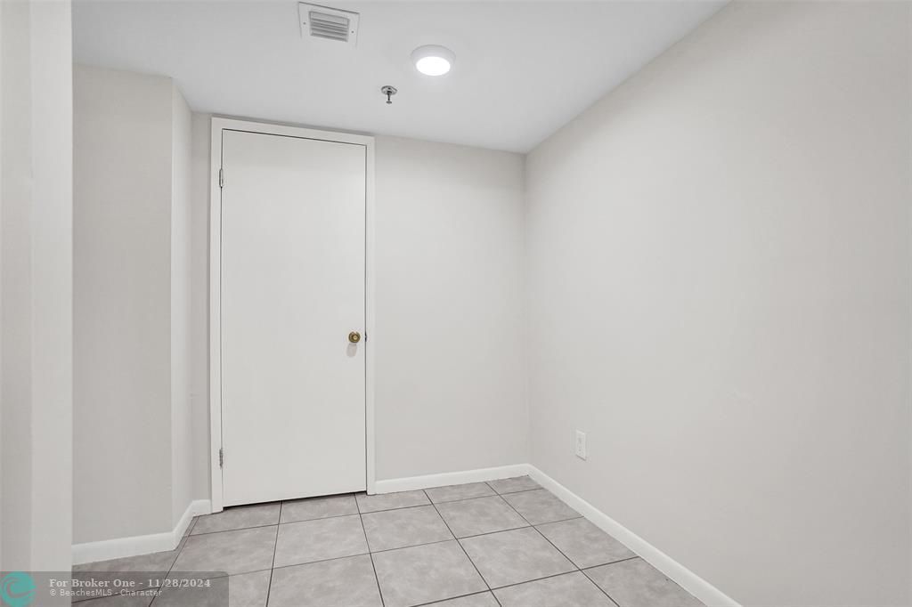 For Sale: $360,000 (2 beds, 2 baths, 1160 Square Feet)