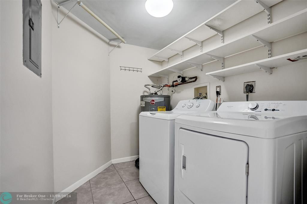 For Sale: $360,000 (2 beds, 2 baths, 1160 Square Feet)