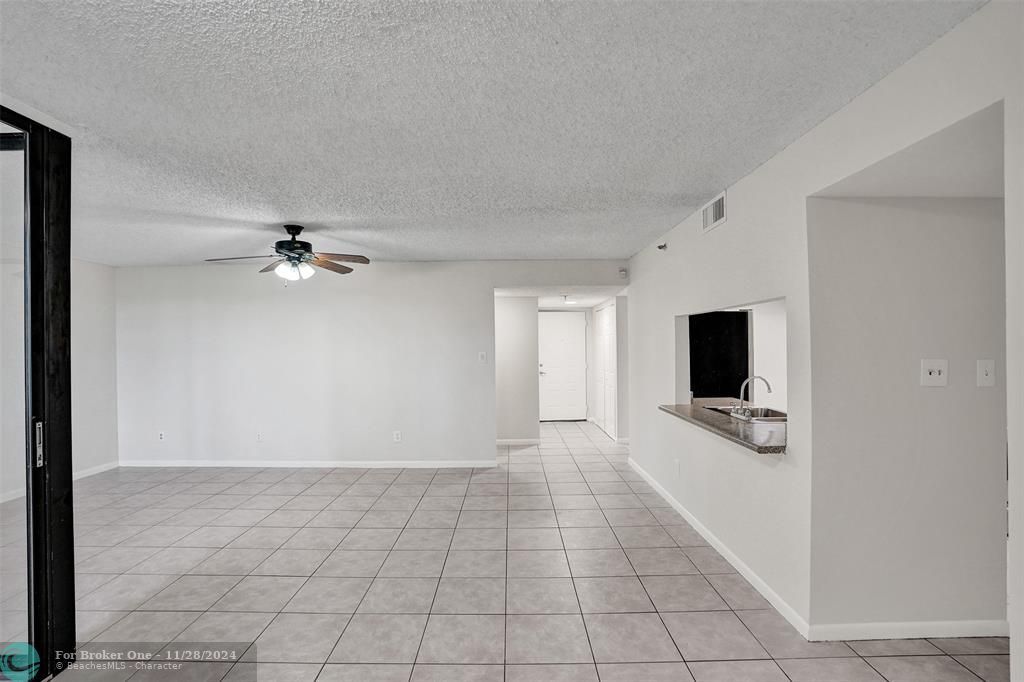 For Sale: $360,000 (2 beds, 2 baths, 1160 Square Feet)