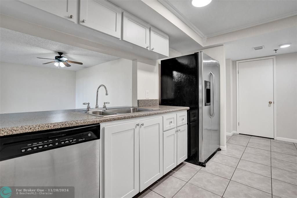 For Sale: $360,000 (2 beds, 2 baths, 1160 Square Feet)