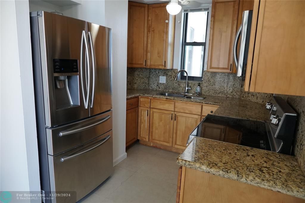 For Rent: $3,500 (2 beds, 2 baths, 1400 Square Feet)