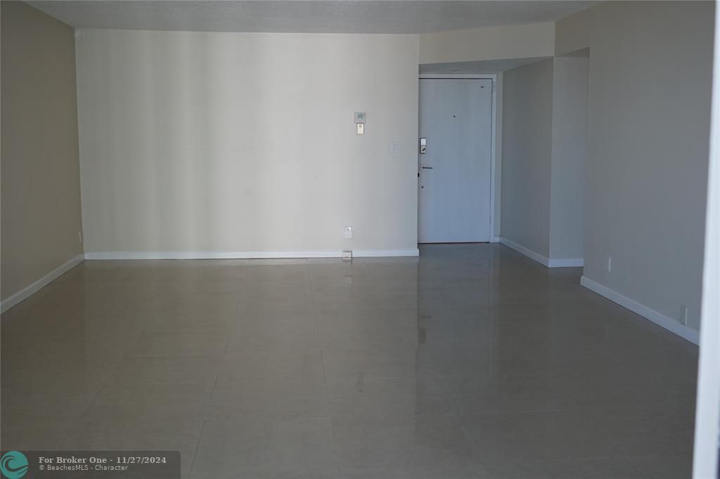 For Rent: $3,500 (2 beds, 2 baths, 1400 Square Feet)