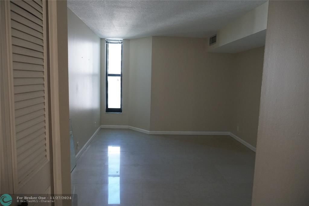 For Rent: $3,500 (2 beds, 2 baths, 1400 Square Feet)