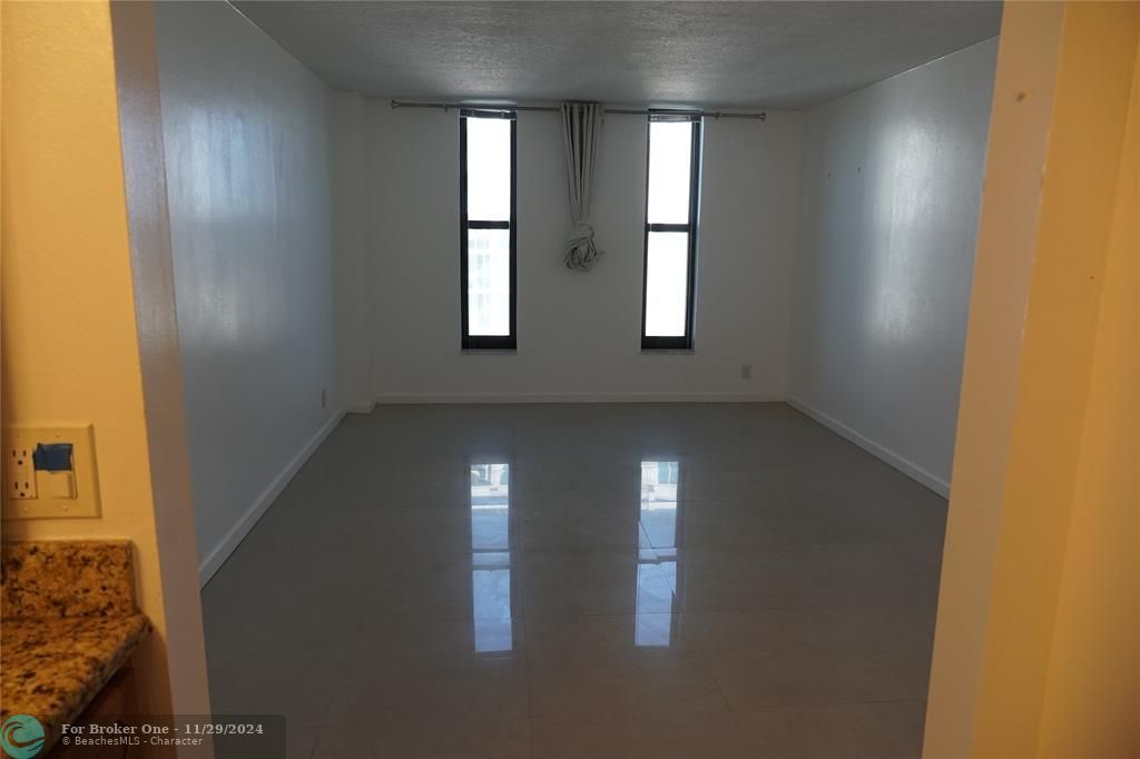 For Rent: $3,500 (2 beds, 2 baths, 1400 Square Feet)