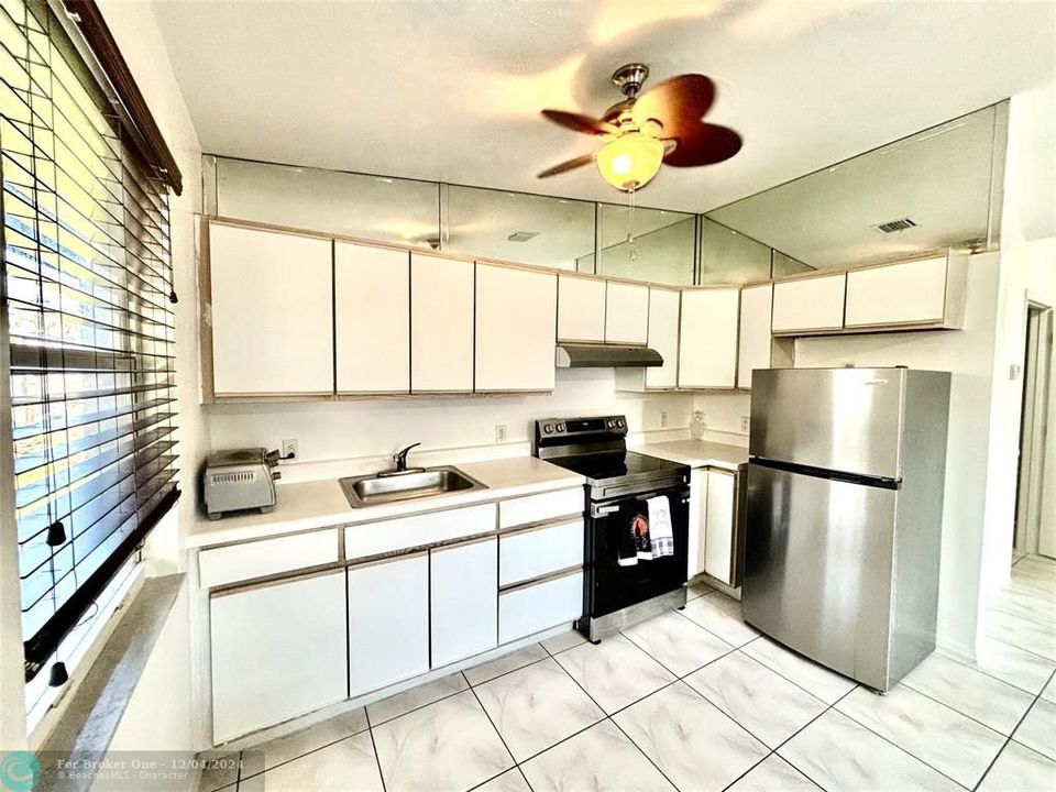 For Sale: $1,700 (1 beds, 1 baths, 0 Square Feet)