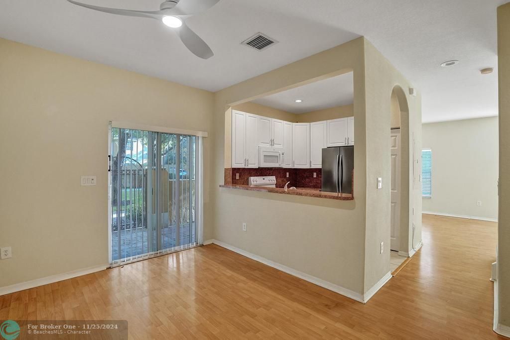 For Rent: $2,400 (3 beds, 2 baths, 1371 Square Feet)