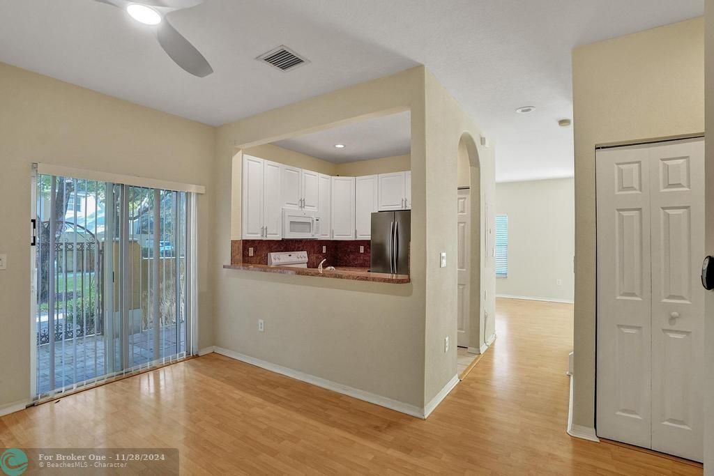 For Rent: $2,400 (3 beds, 2 baths, 1371 Square Feet)