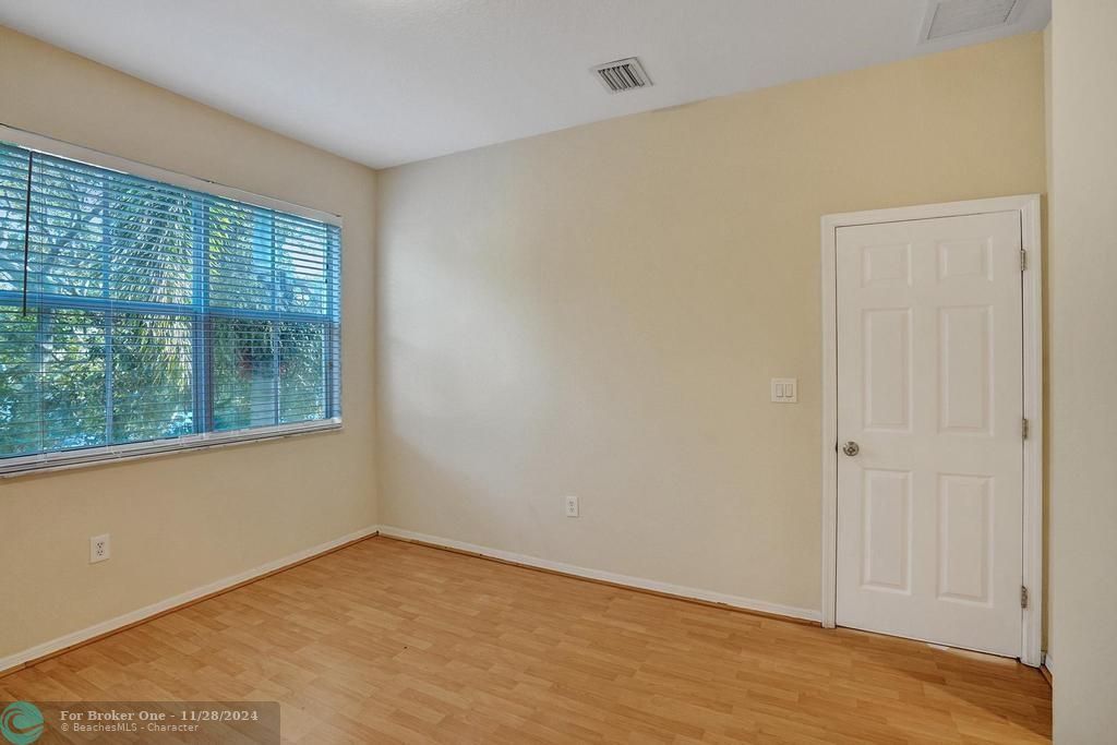 For Rent: $2,400 (3 beds, 2 baths, 1371 Square Feet)