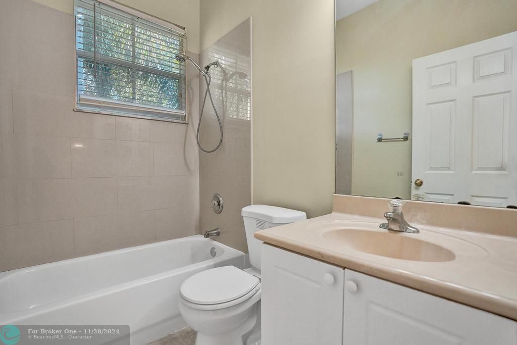 For Rent: $2,400 (3 beds, 2 baths, 1371 Square Feet)