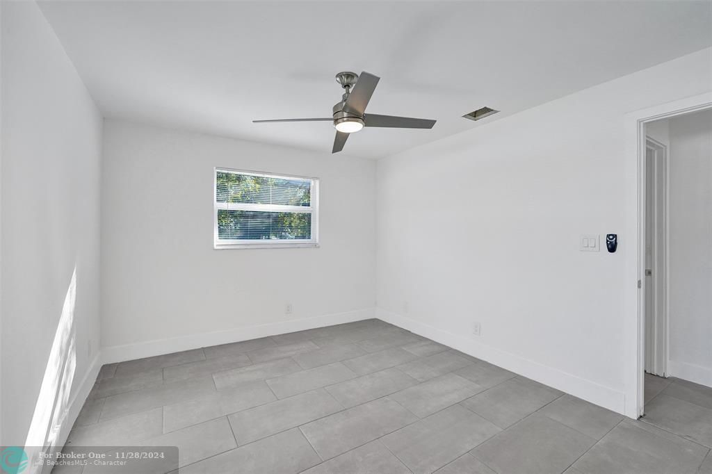 For Sale: $449,000 (3 beds, 2 baths, 1035 Square Feet)